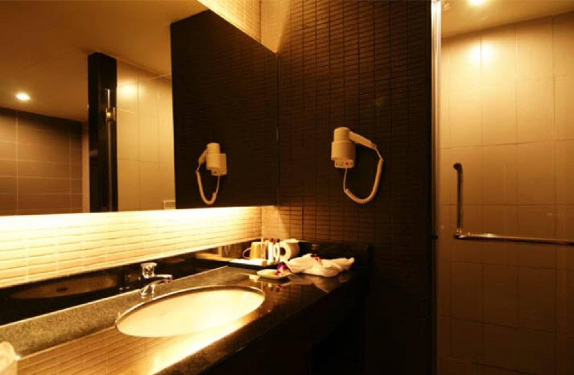 Sea Me Spring Tree Hotel (Adults Only) Pattaya Dış mekan fotoğraf